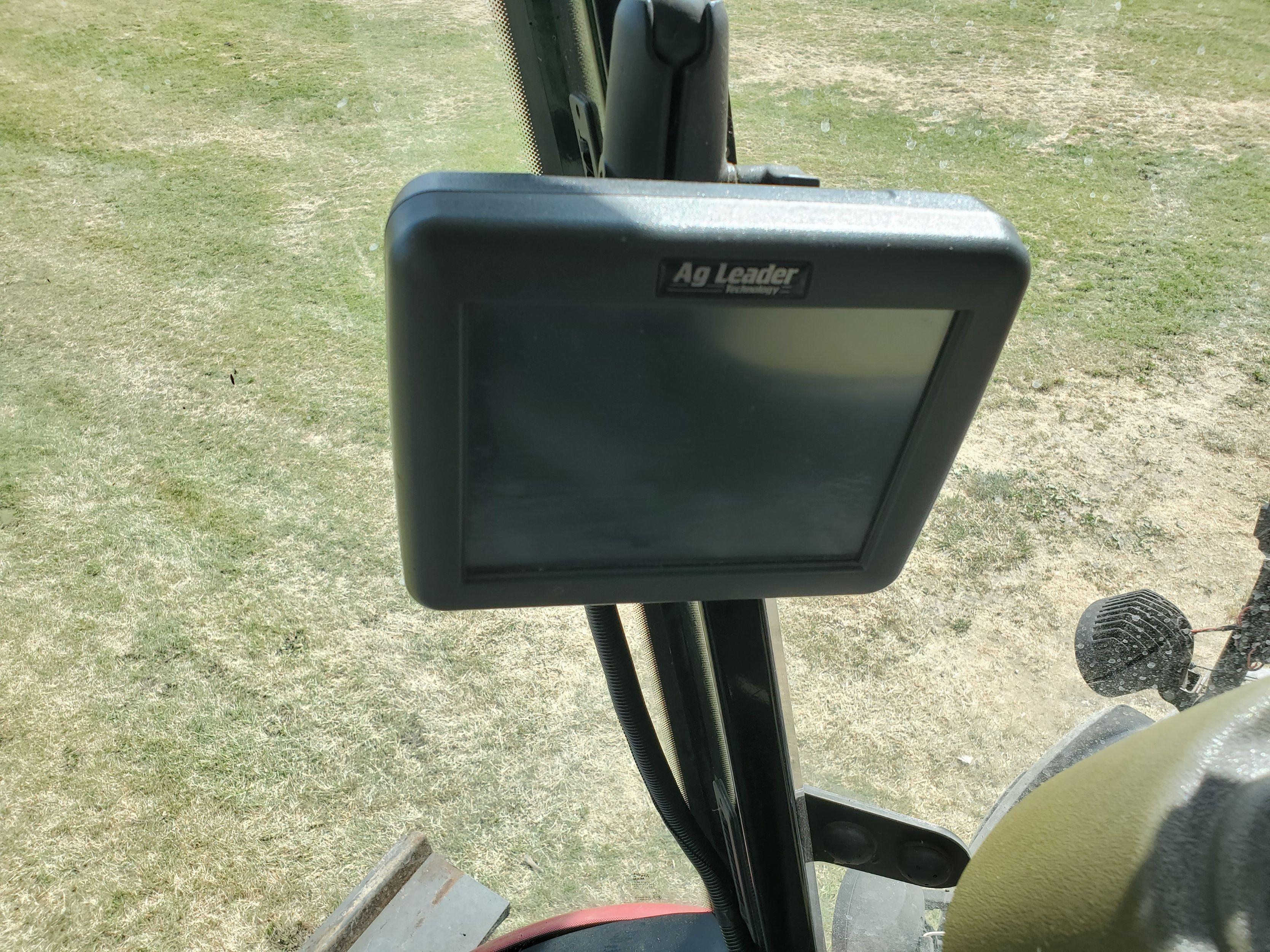 Massey Ferguson 9250 Draper Head , 40 Ft., Dynafles, Fore/Aft, $13,000 Spent on Bearings/Wobble Box/
