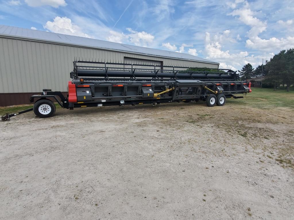 Massey Ferguson 9250 Draper Head , 40 Ft., Dynafles, Fore/Aft, $13,000 Spent on Bearings/Wobble Box/