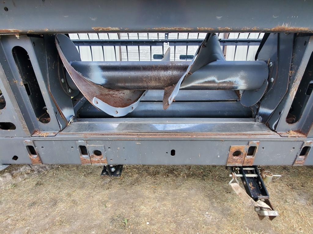 Massey Ferguson 9250 Draper Head , 40 Ft., Dynafles, Fore/Aft, $13,000 Spent on Bearings/Wobble Box/