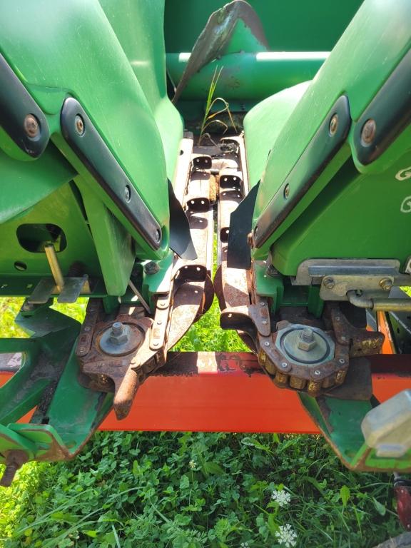 John Deere 608C Corn Head