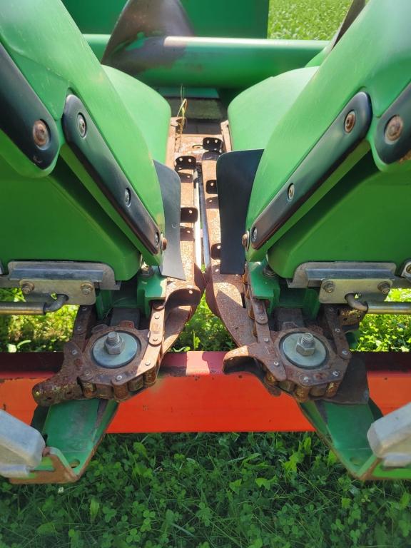 John Deere 608C Corn Head