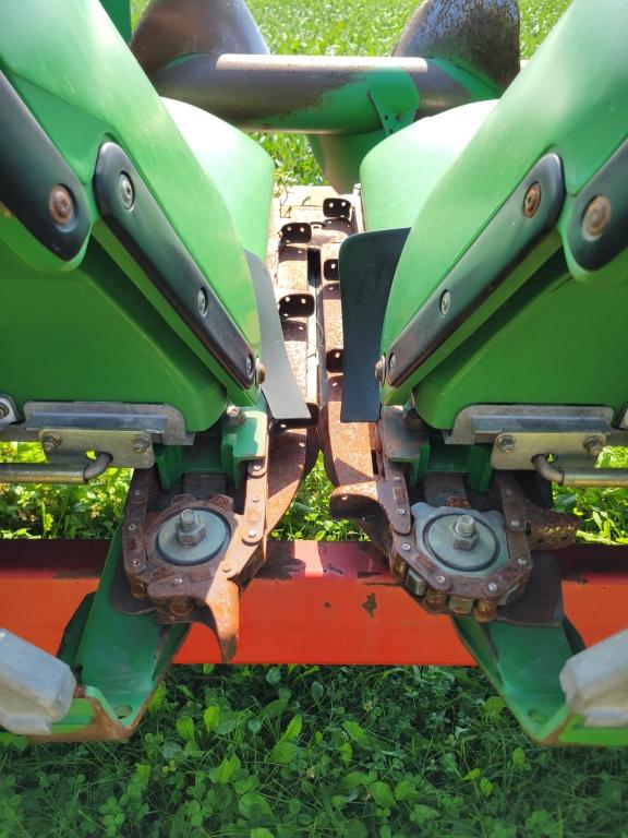 John Deere 608C Corn Head