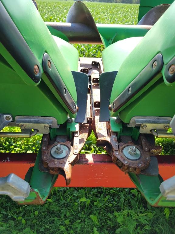 John Deere 608C Corn Head