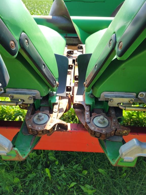 John Deere 608C Corn Head