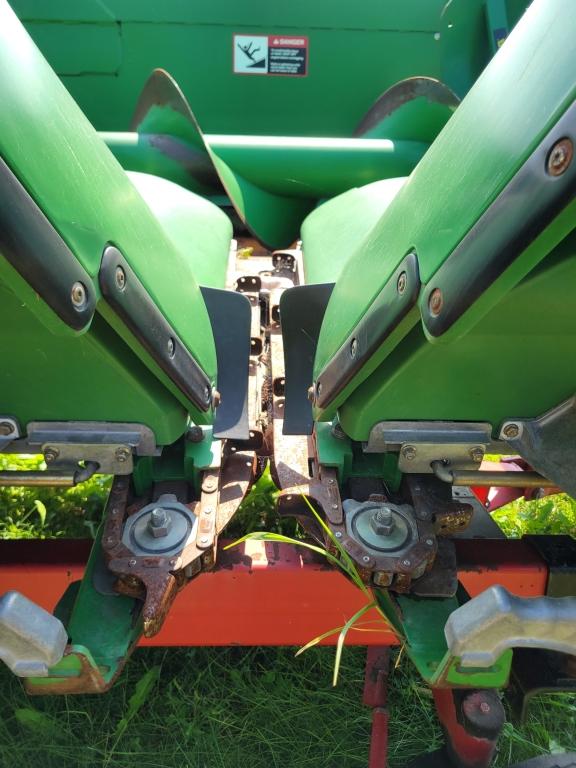 John Deere 608C Corn Head