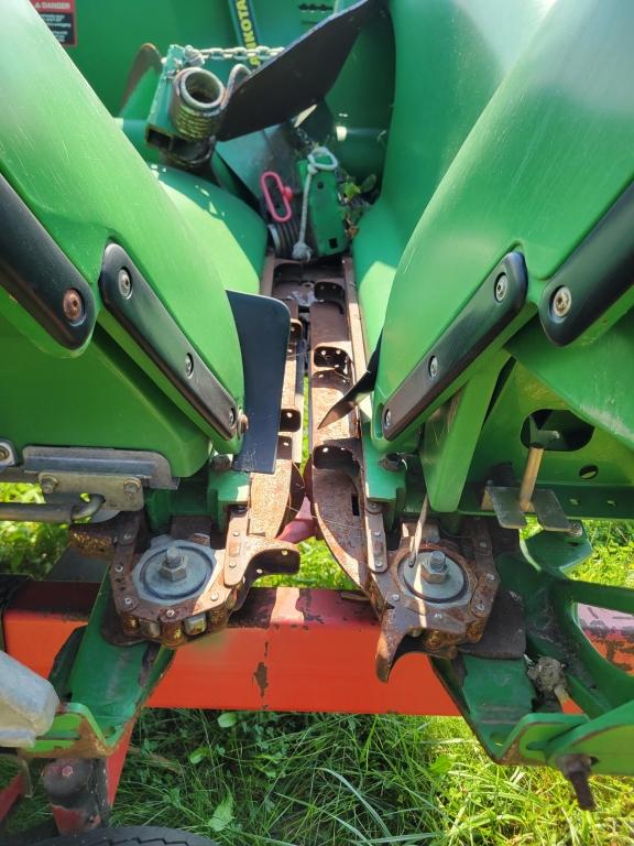 John Deere 608C Corn Head