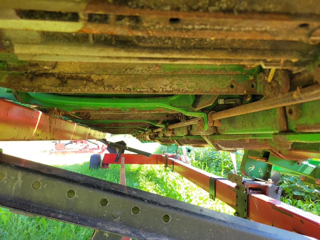 John Deere 608C Corn Head