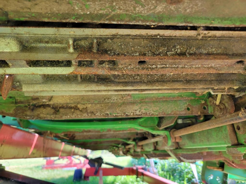 John Deere 608C Corn Head