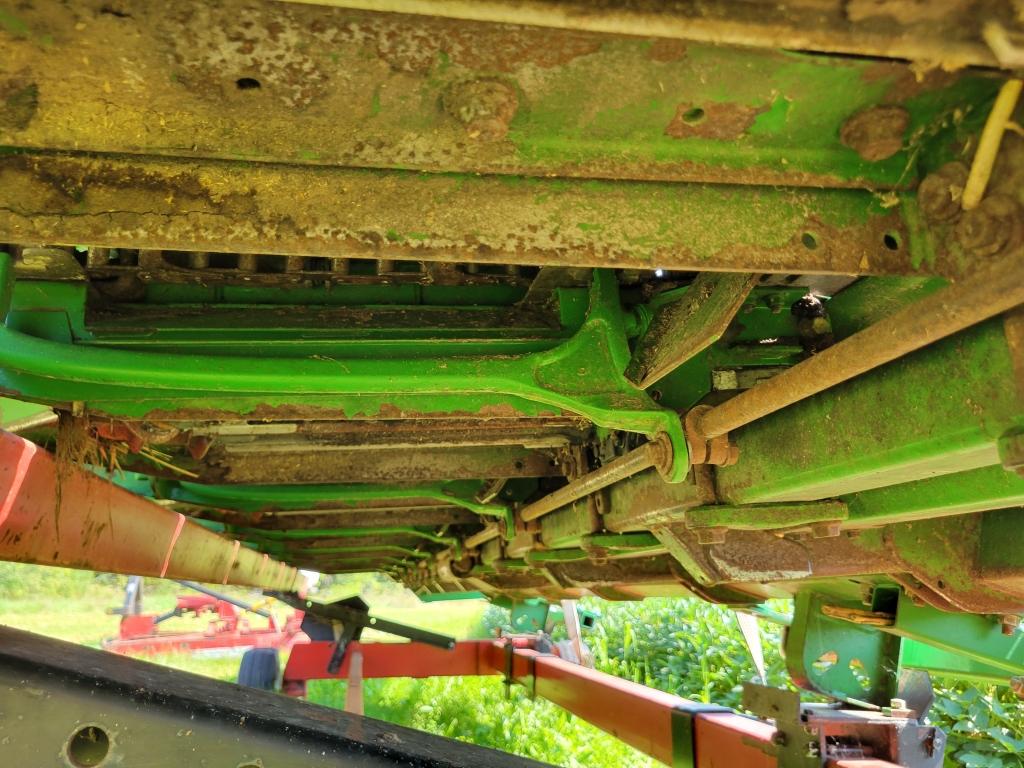 John Deere 608C Corn Head