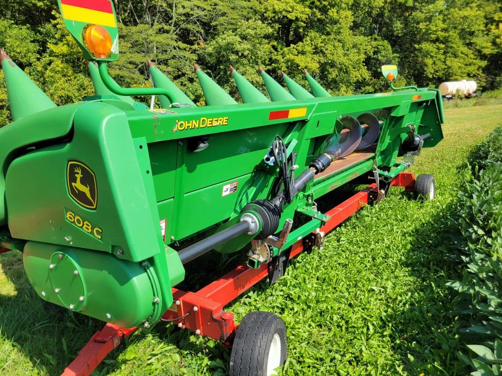 John Deere 608C Corn Head