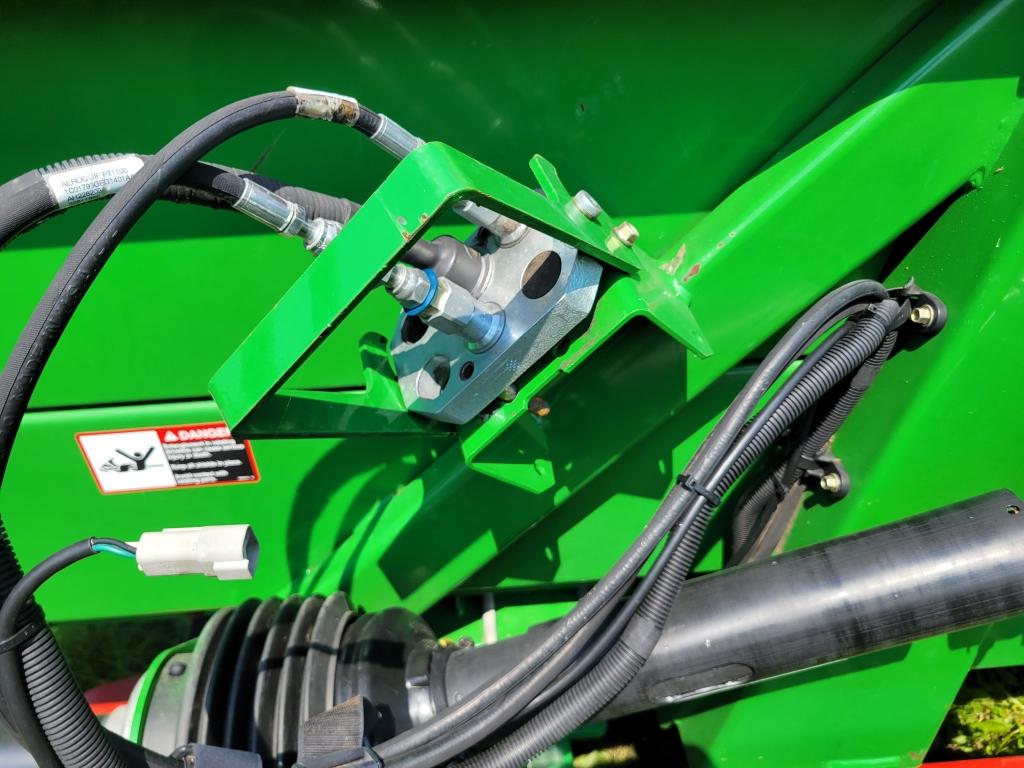 John Deere 608C Corn Head
