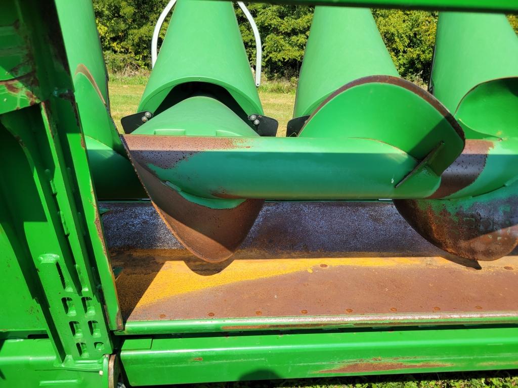 John Deere 608C Corn Head