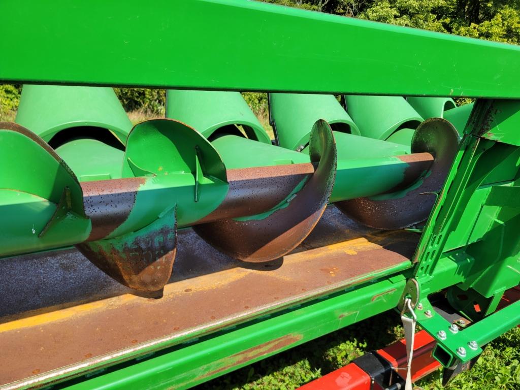 John Deere 608C Corn Head
