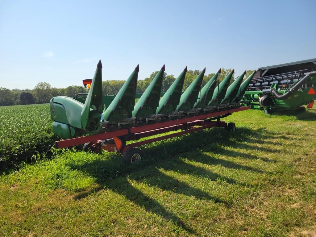 John Deere 608C Corn Head