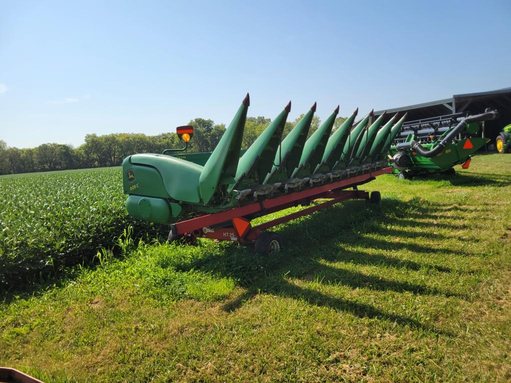 John Deere 608C Corn Head