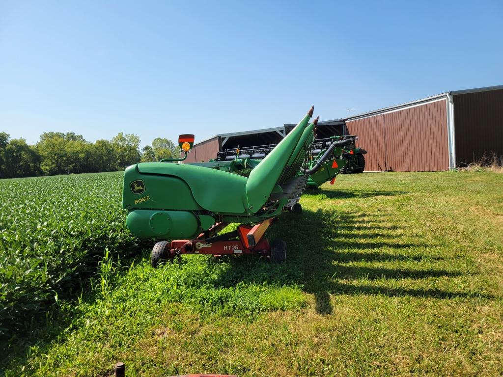 John Deere 608C Corn Head