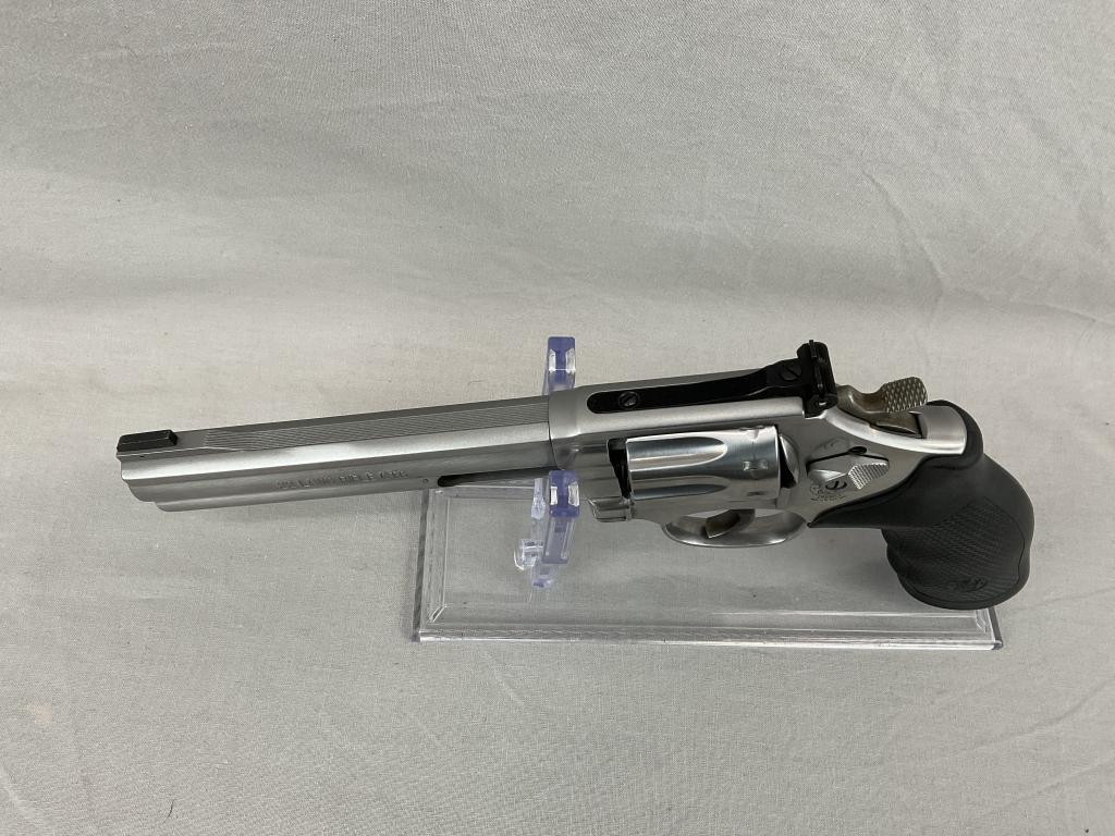 Smith & Wesson, Model 617-6, 22lr ctg, Revolver, 2 Speed Loaders and Hardcase