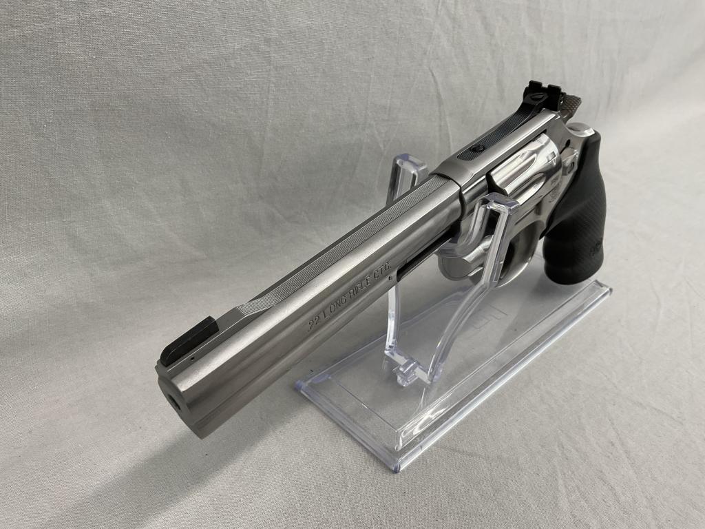 Smith & Wesson, Model 617-6, 22lr ctg, Revolver, 2 Speed Loaders and Hardcase