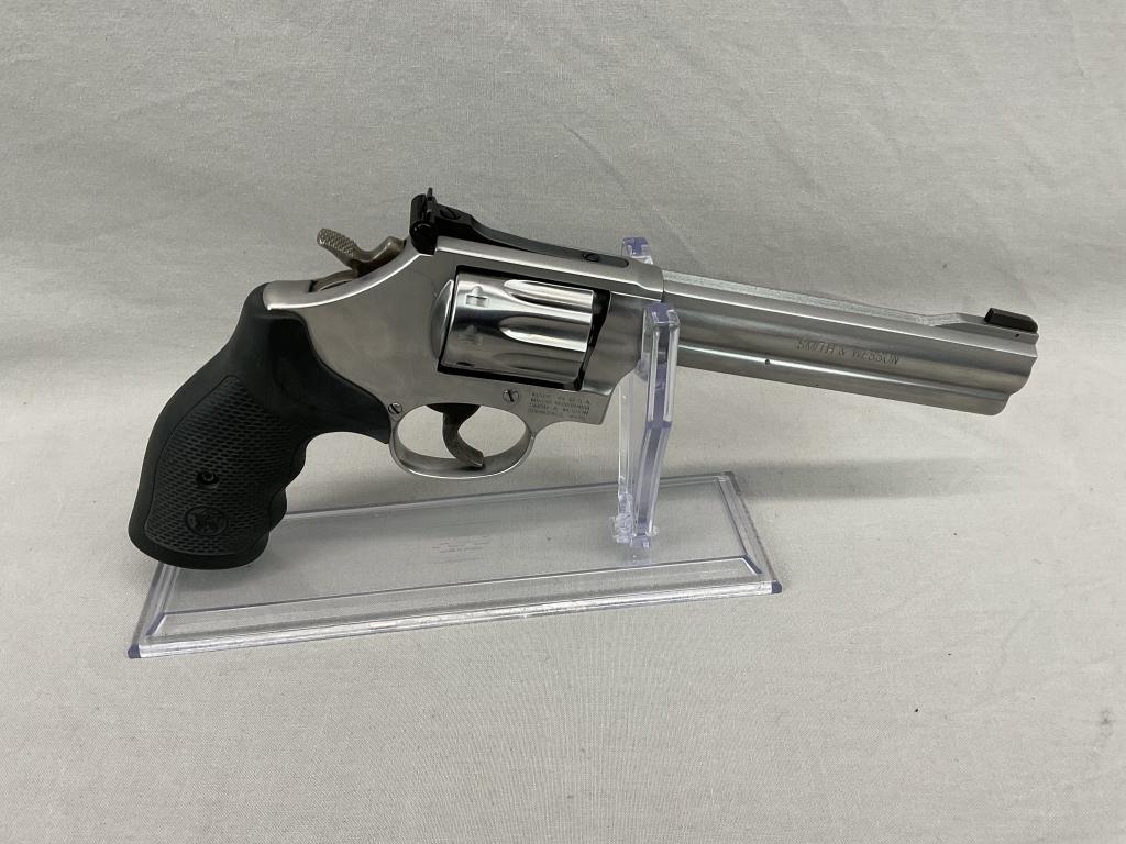 Smith & Wesson, Model 617-6, 22lr ctg, Revolver, 2 Speed Loaders and Hardcase