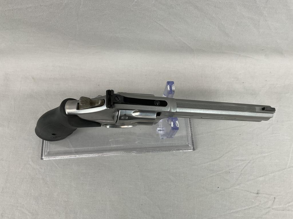 Smith & Wesson, Model 617-6, 22lr ctg, Revolver, 2 Speed Loaders and Hardcase