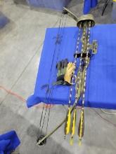 Black Bear Compound Bow Black Bear compound bow by Bear. Looks to be in good condition, comes with t