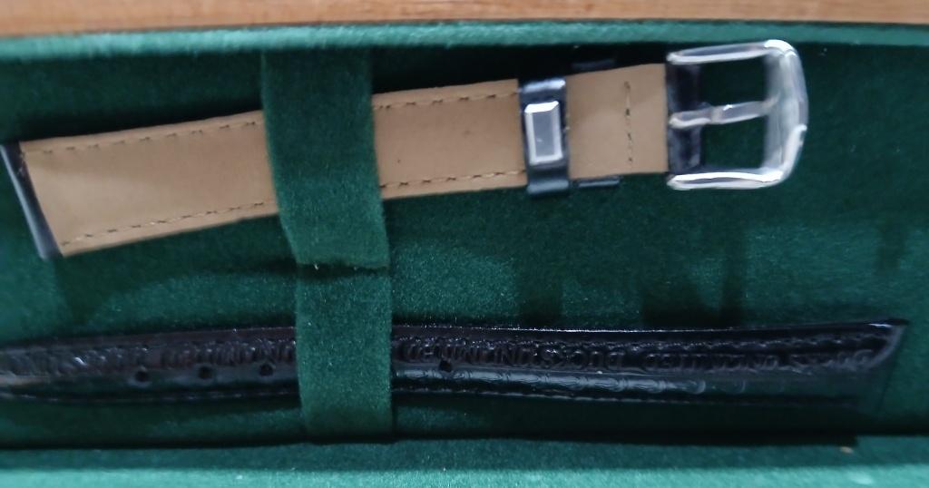Duck Commander Women's Watch w/Box