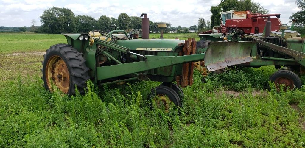 John Deere 3010 Narrow front, front push blade, gas, non running