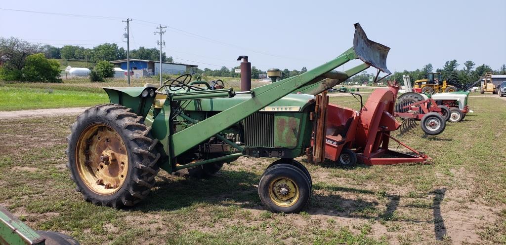 John Deere 3010 Narrow front, front push blade, gas, non running