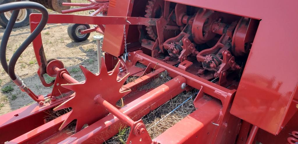New Holland BC5070 square baler hydraulic tension, low bales, used 1 season, 2020