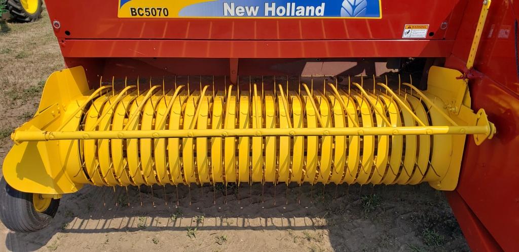 New Holland BC5070 square baler hydraulic tension, low bales, used 1 season, 2020