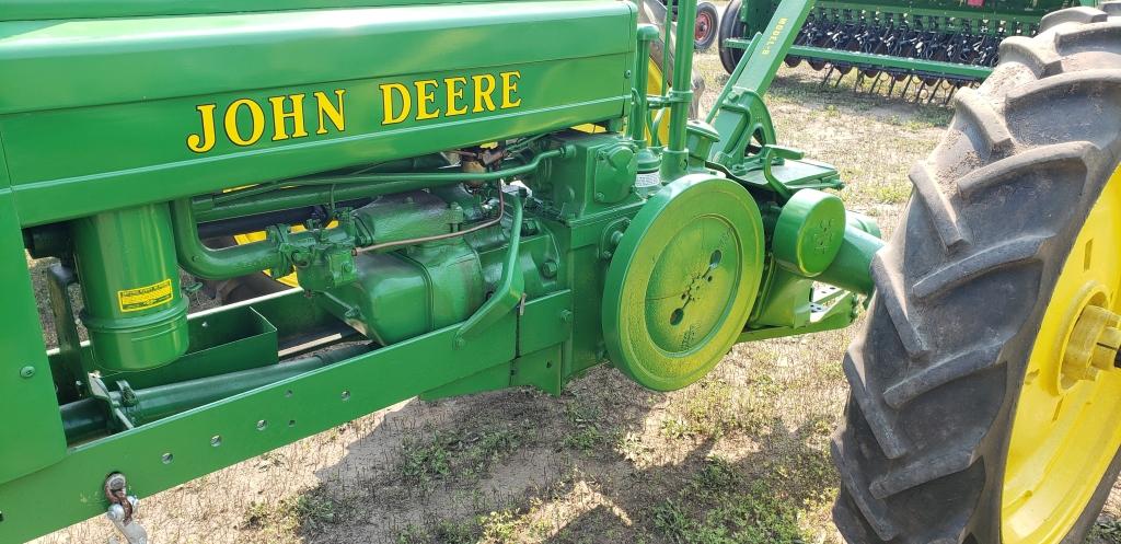 John Deere B - narrow front