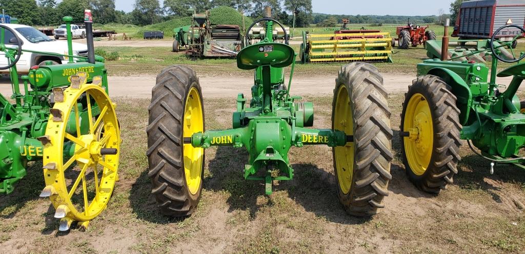 John Deere B - narrow front