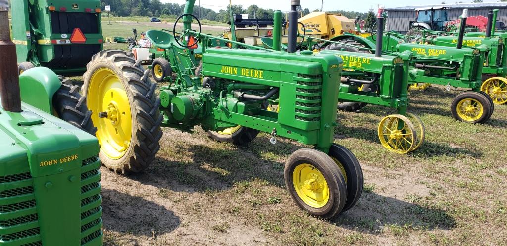 John Deere B - narrow front