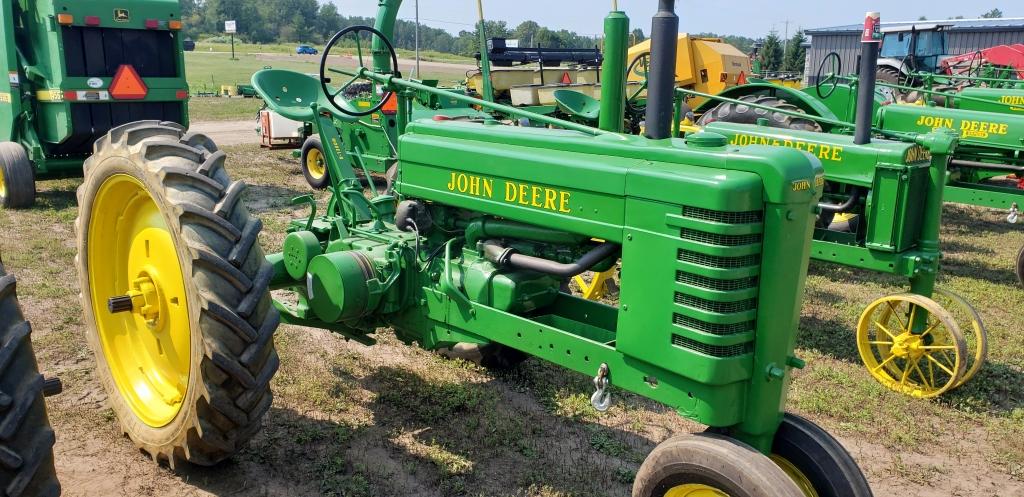 John Deere B - narrow front