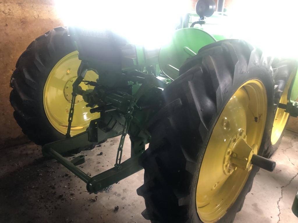John Deere B - narrow front