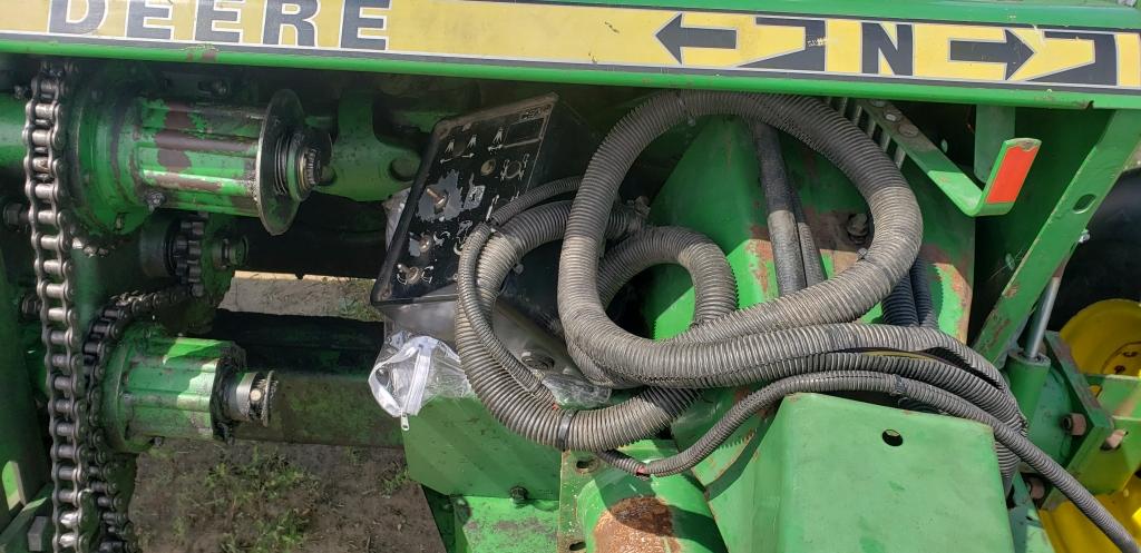 John Deere 3970 chopper with 2R narrow corn head