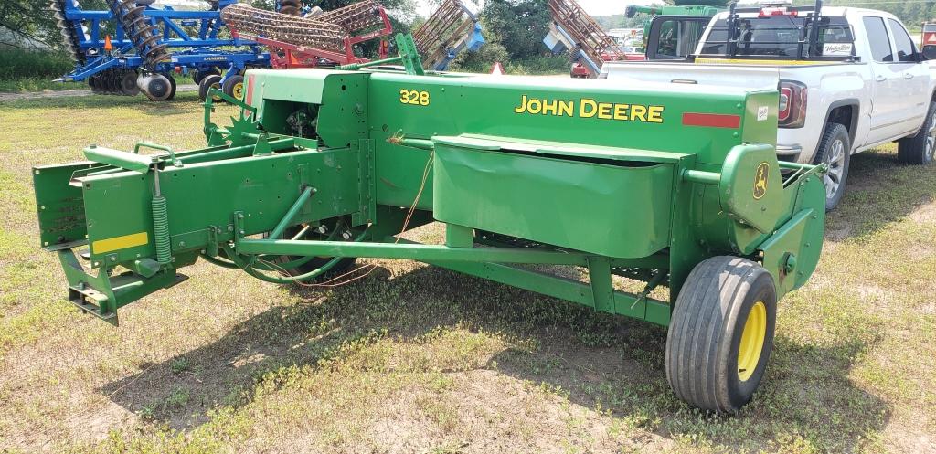 John Deere 328 square baler