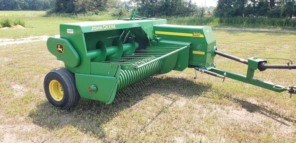 John Deere 328 square baler
