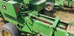 John Deere 327 square baler