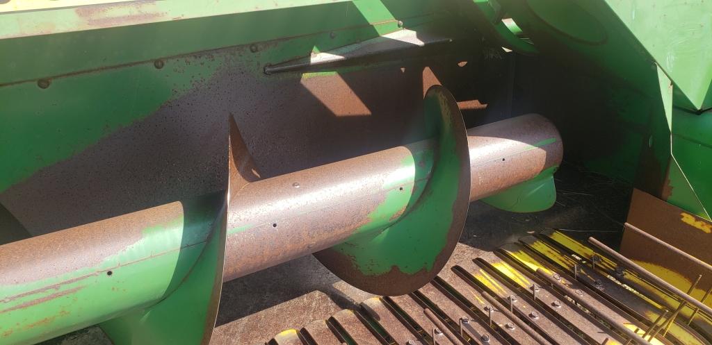 John Deere 327 square baler