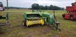 John Deere 336 square baler with thrower