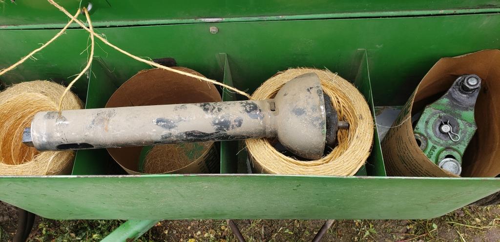 John Deere 336 square baler with thrower
