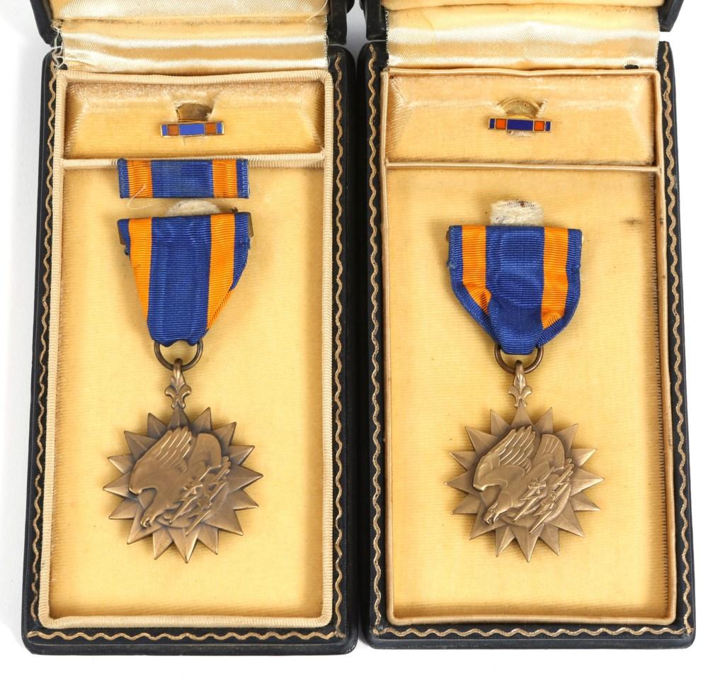 WWII US AAF AIR MEDAL WITH CASE LOT OF 2