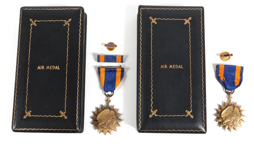 WWII US AAF AIR MEDAL WITH CASE LOT OF 2