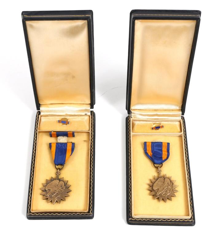 WWII US AAF AIR MEDAL WITH CASE LOT OF 2