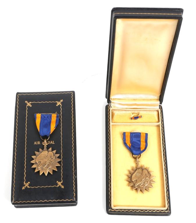 WWII US AAF AIR MEDAL WITH CASE LOT OF 2