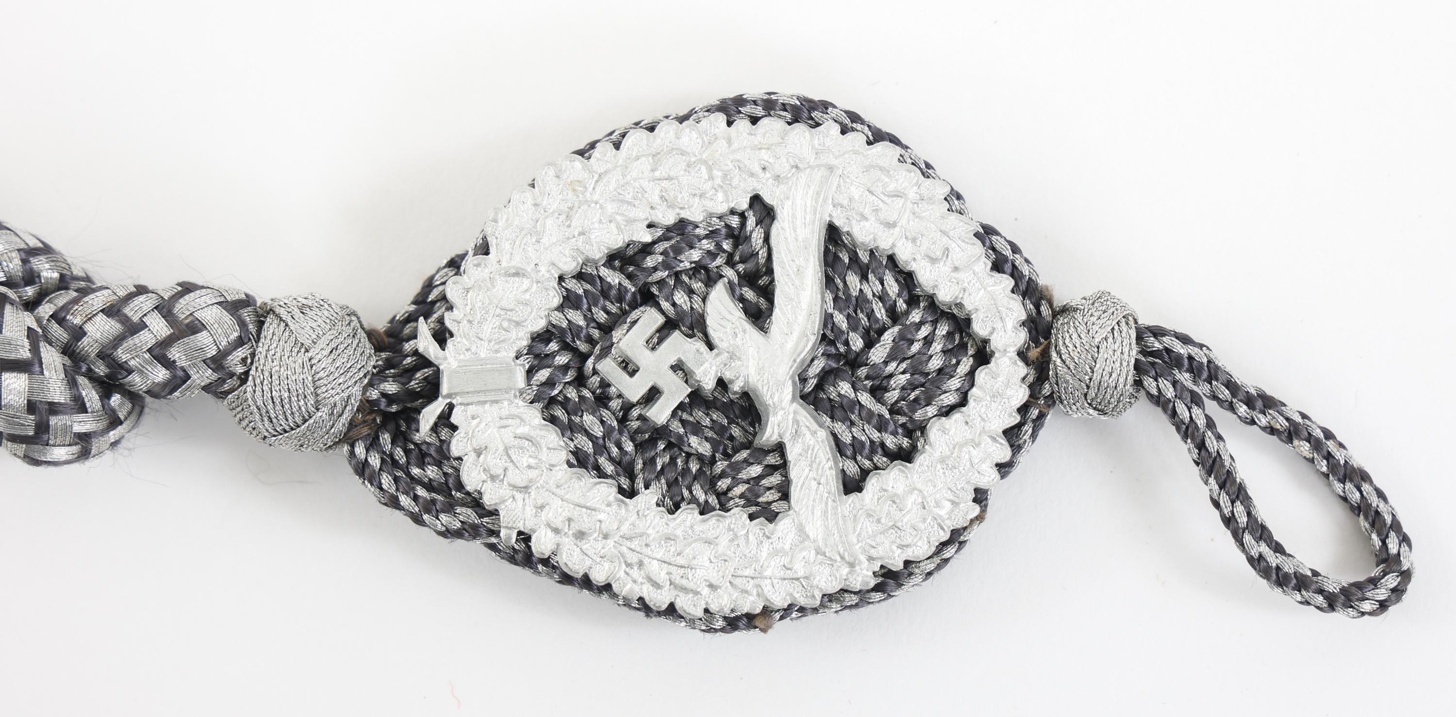 WWII LUFTWAFFE MARKSMANSHIP LANYARD & INSIGNIA LOT
