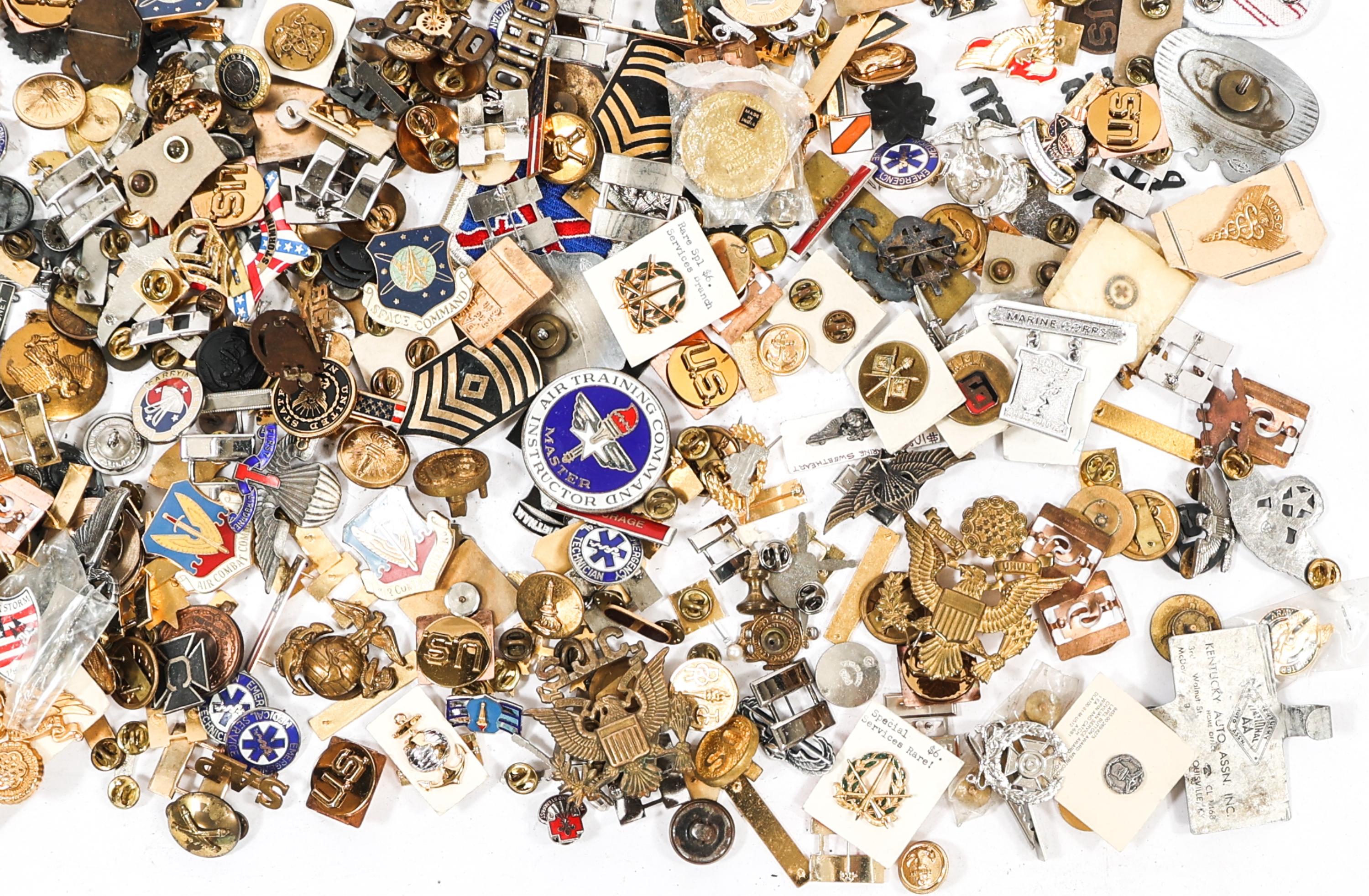 WWII - CURRENT US ARMED FORCES INSIGNIA