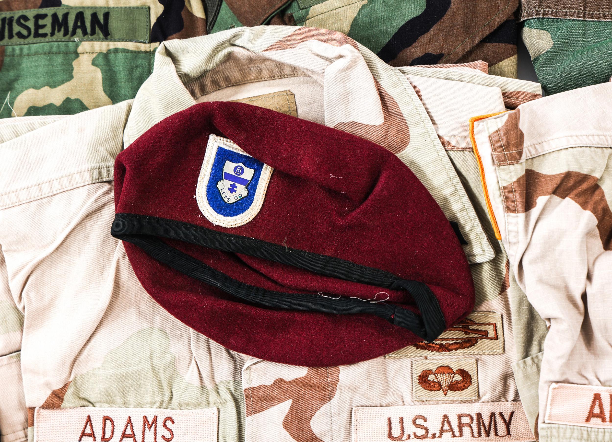 GULF WARS - CURRENT US AIRBORNE BERETS & UNIFORMS