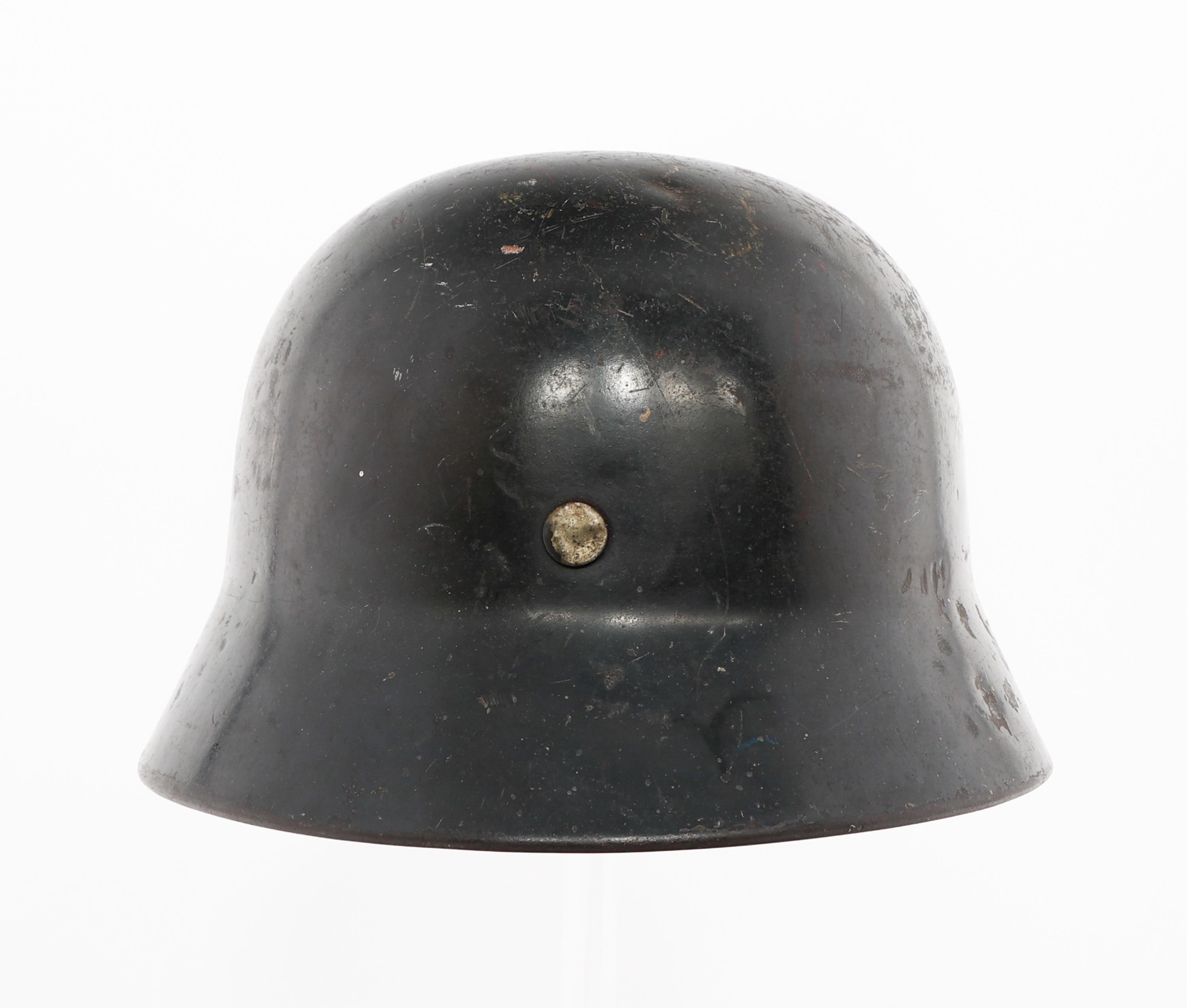 WWII GERMAN M35 COMBAT HELMET